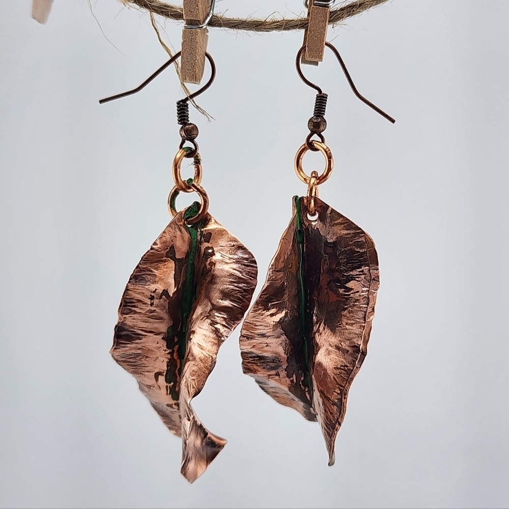 COPPER HAMMERED LEAVES & GREEN PATINA DANGLING EARRINGS
